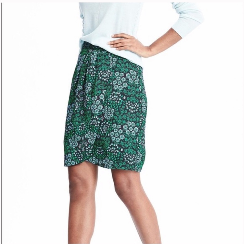 Banana Republic Green Floral tulip Knee-Length Skirt